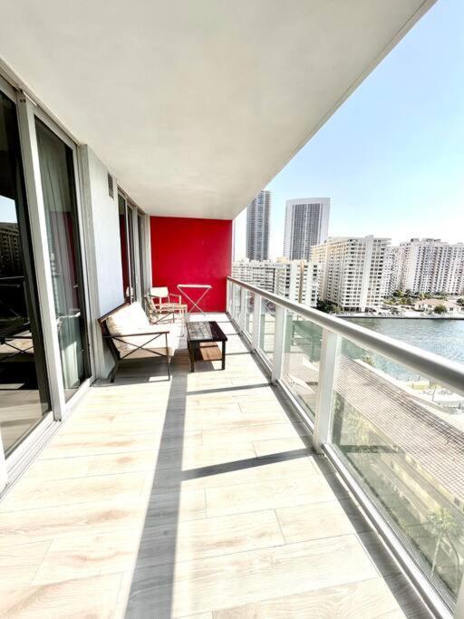 הלנדל ביץ' Luxury Condo Steps From Beach מראה חיצוני תמונה